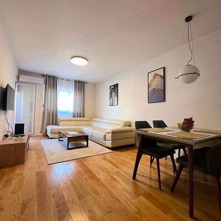 White Homes Apartments • Central Point Podgorica Esterno foto