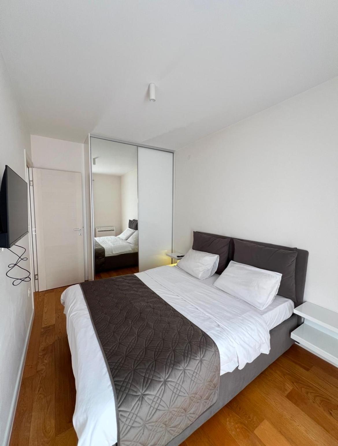 White Homes Apartments • Central Point Podgorica Esterno foto